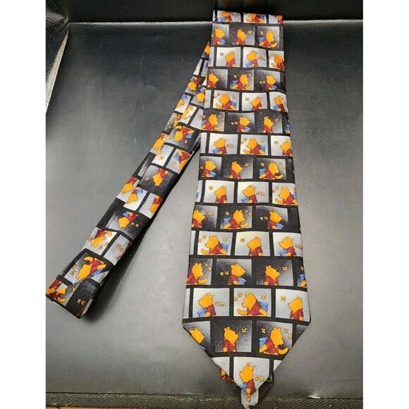 Classic Pooh Winnie The Pooh 100% Silk Tie Honey Bee Cute - Picture 1 of 4